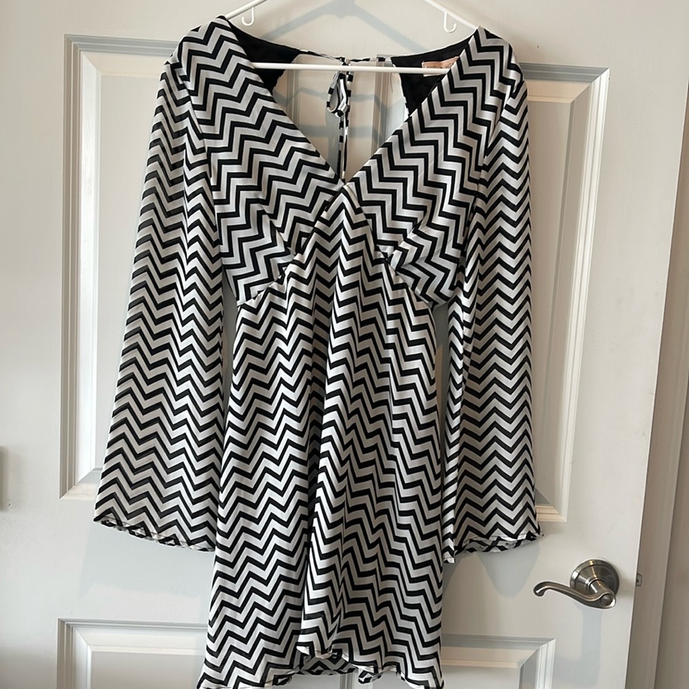 She + Hem Bell Sleeve Open and Tie Back Size S